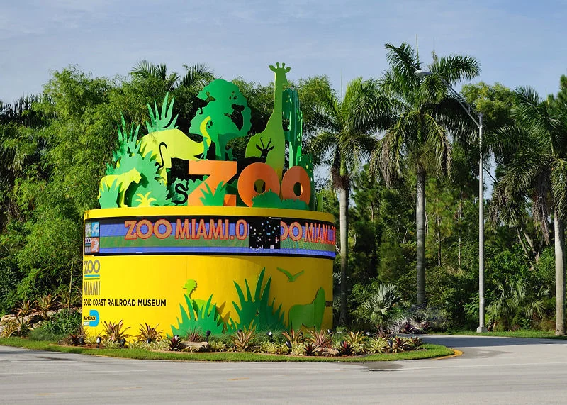 Visiting Zoo Miami - the entrance center